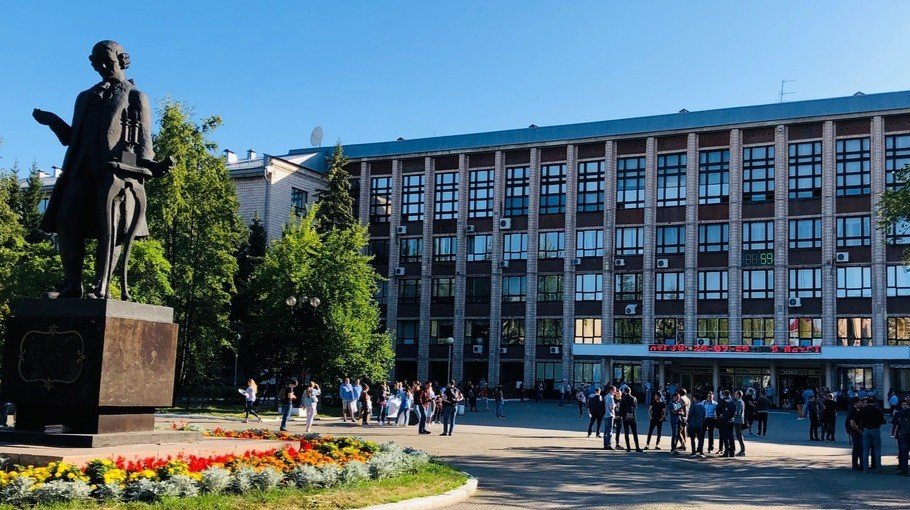 Алтайн улсын техникийн их сургууль (АлтГТУ)